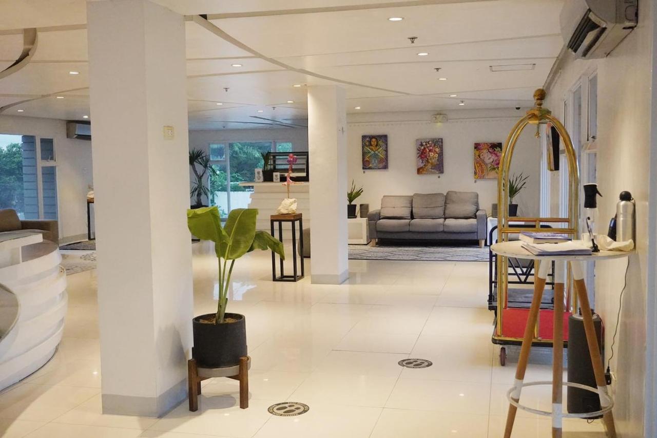 Leblanc Hotel Antipolo Esterno foto