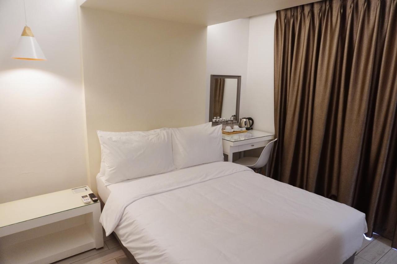 Leblanc Hotel Antipolo Esterno foto